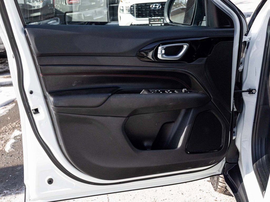 Used 2025 Jeep Compass Trailhawk image 11