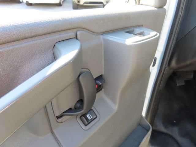 Used 2019 Chevrolet Express 2500 RWD image 17