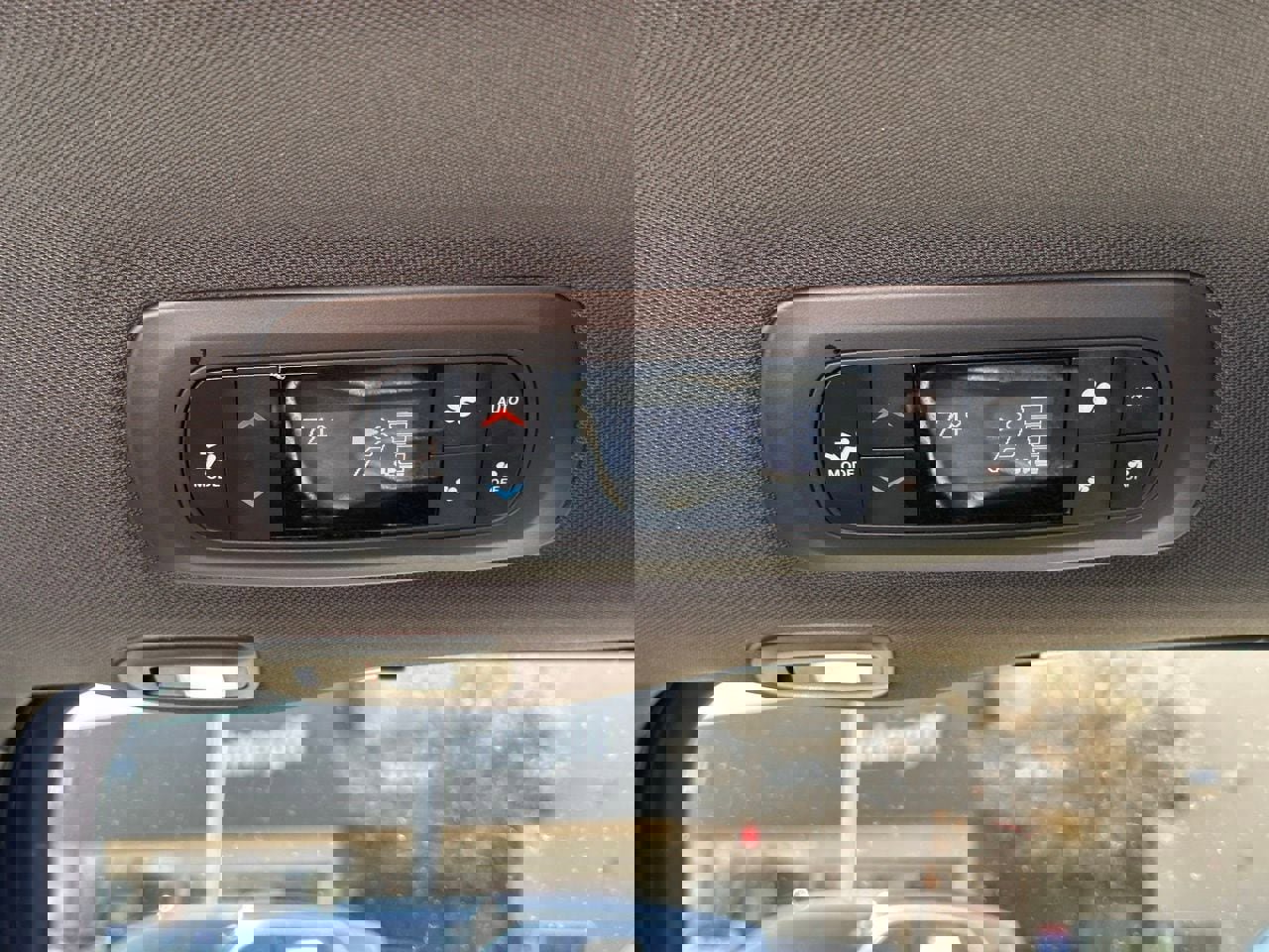 Used 2025 Chrysler Pacifica Limited image 26