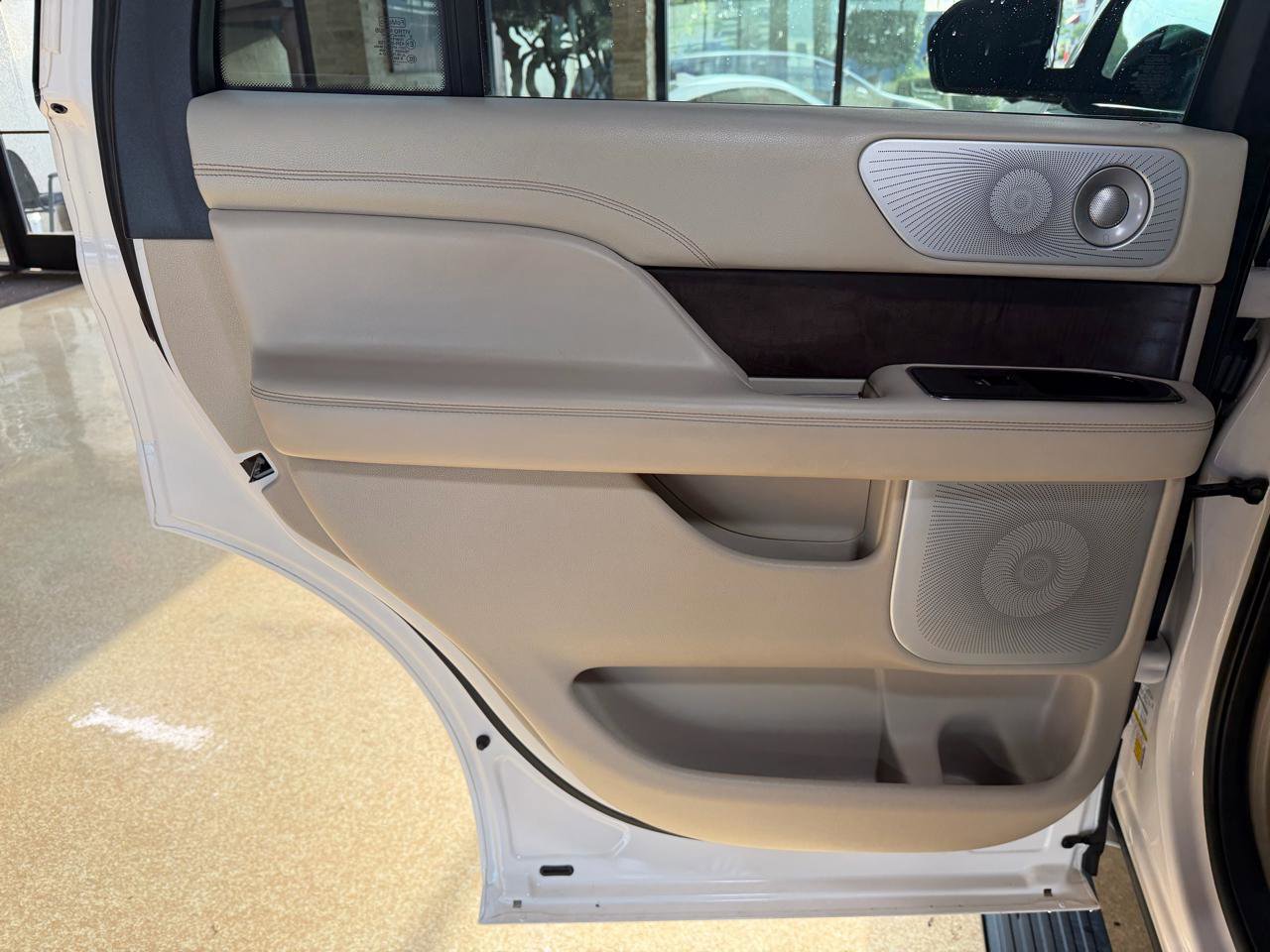 Used 2018 Lincoln Navigator Reserve w/ Technology Package AWD/4WD image 38