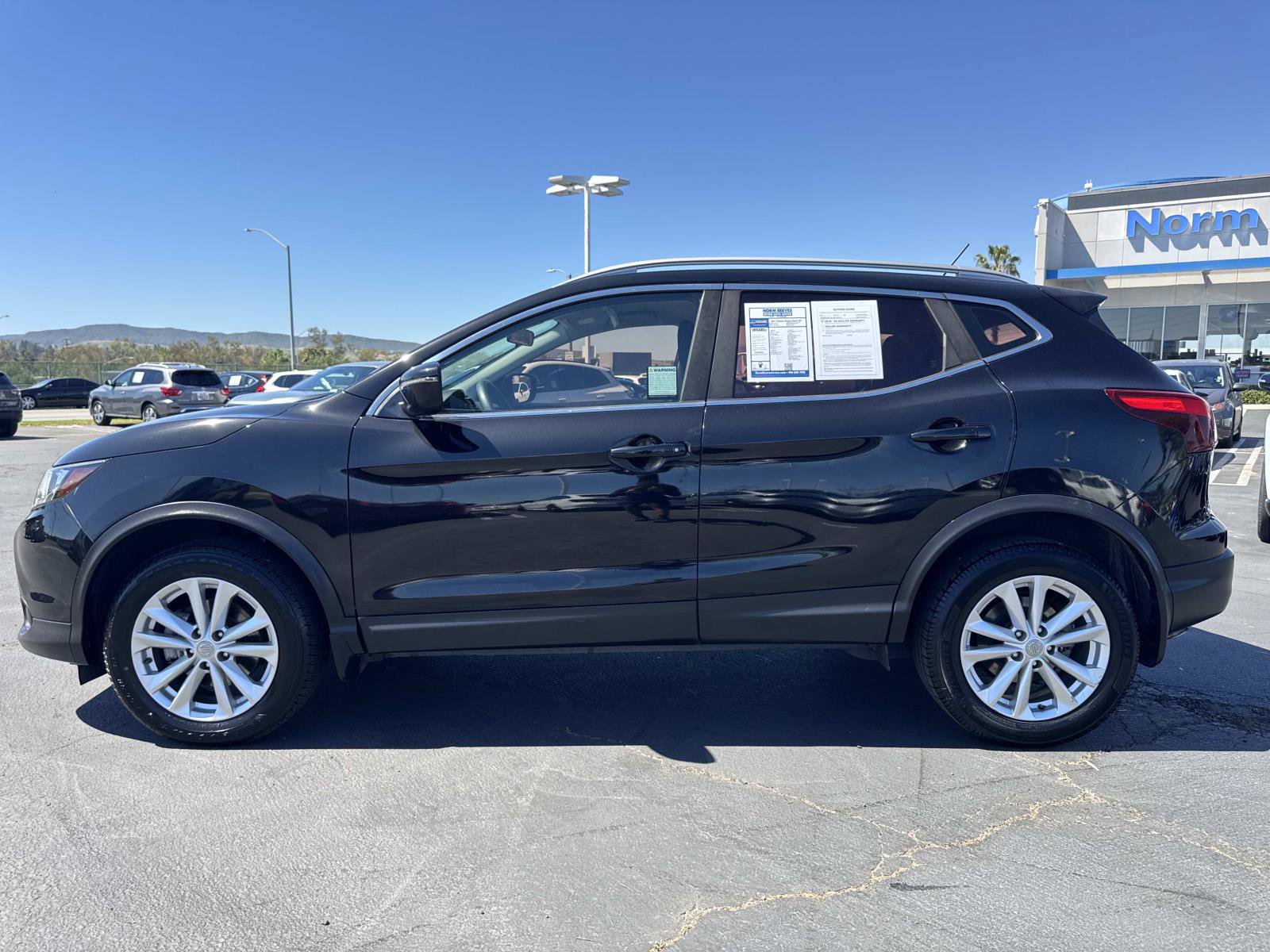 Used 2017 Nissan Rogue Sport SV FWD image 2