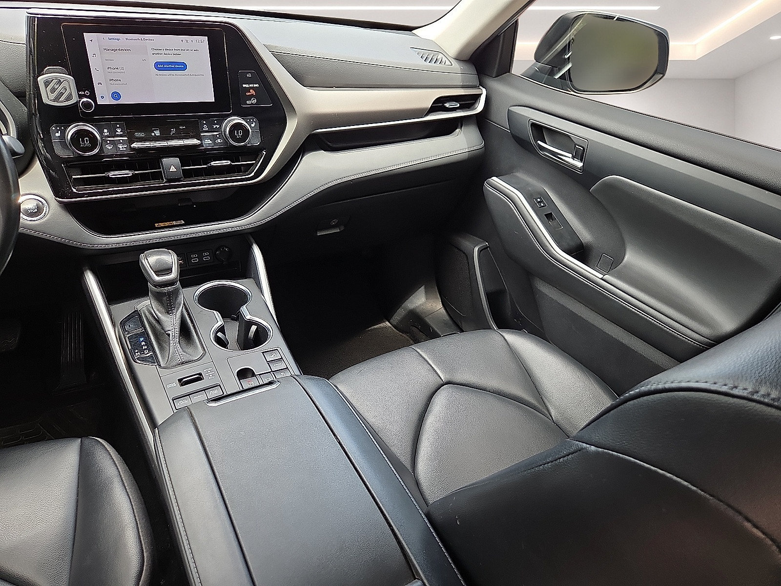 Used 2023 Toyota Highlander XLE AWD/4WD image 13