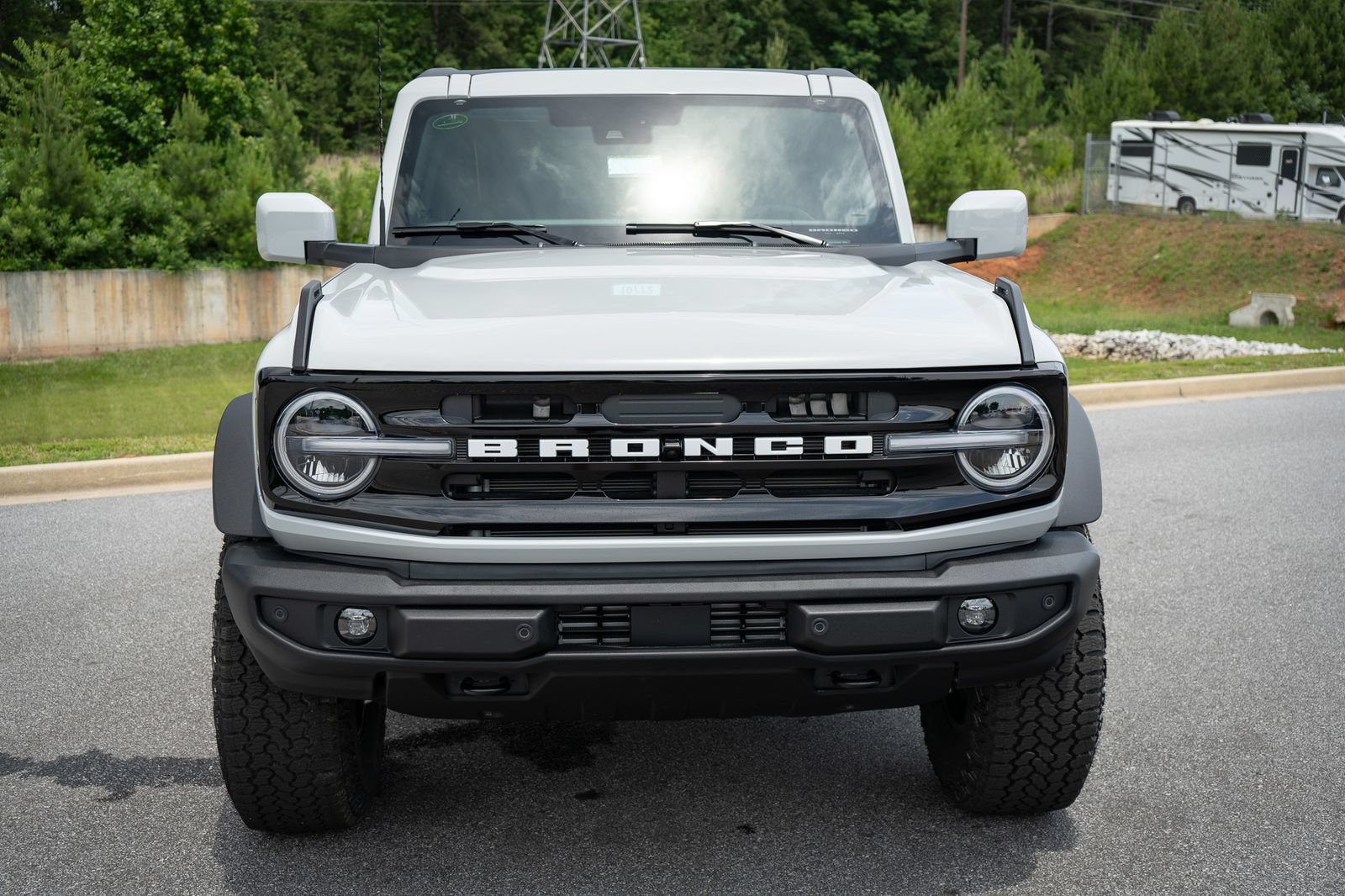 New 2026 Ford Bronco Outer Banks w/ Sasquatch Package AWD/4WD image 2