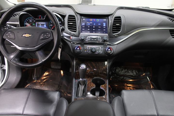Used 2014 Chevrolet Impala LT w/ Convenience Package image 31