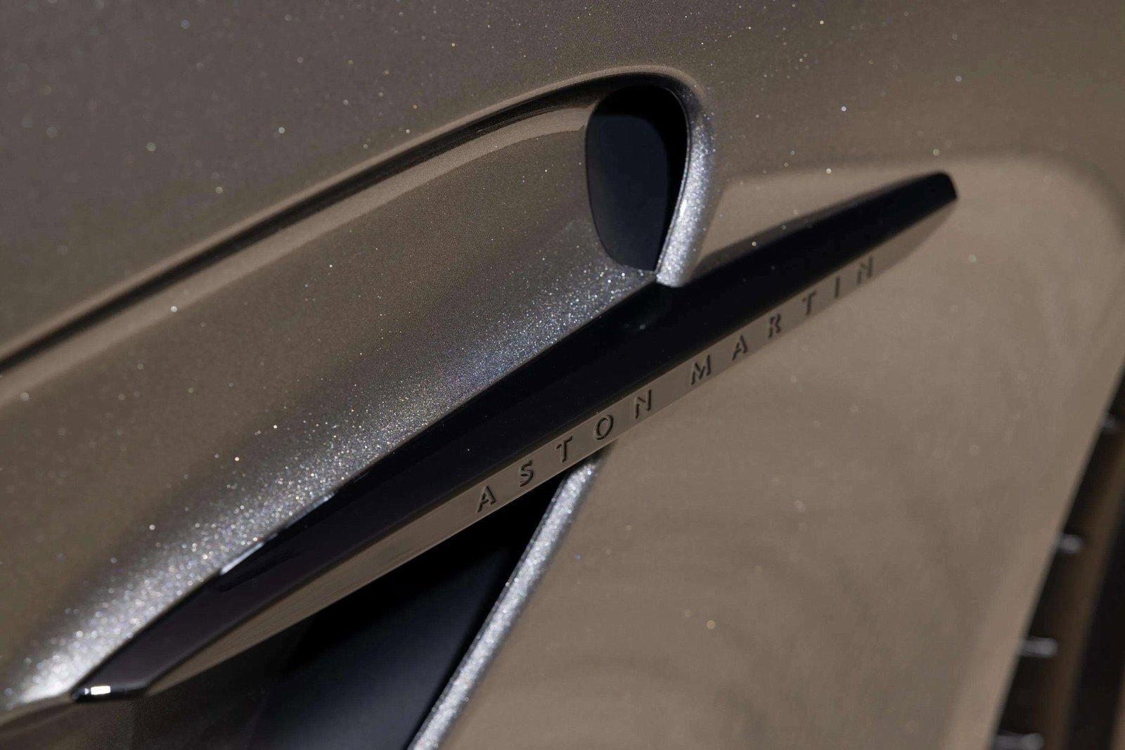 New 2026 Aston Martin V8 Vantage Roadster image 21