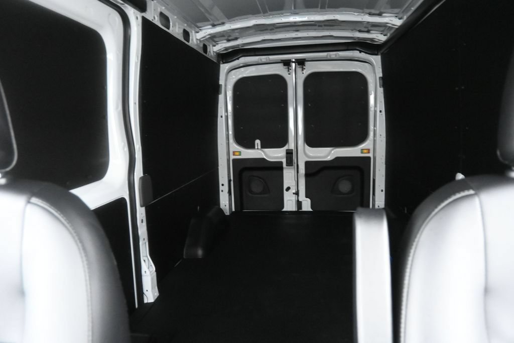New 2026 Ford Transit 250 148 Medium Roof w/ Load Area Protection Package RWD image 31