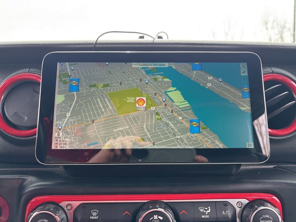 Used 2018 Jeep Wrangler Unlimited Sahara image 30