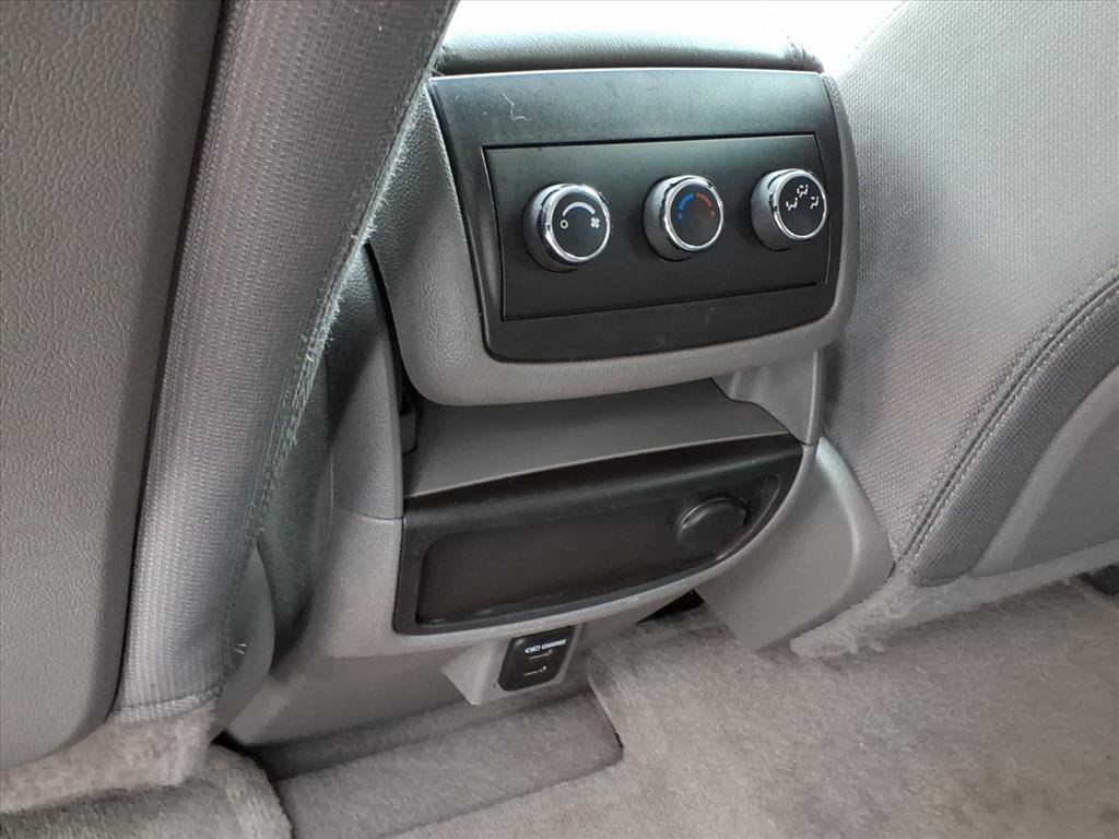 Used 2015 Chevrolet Traverse LT w/ Style and Technology Package FWD image 17