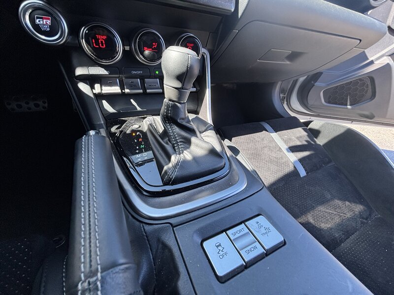Used 2025 Toyota GR86 Premium w/ ALL Weather Mat Package (TMS) RWD image 15