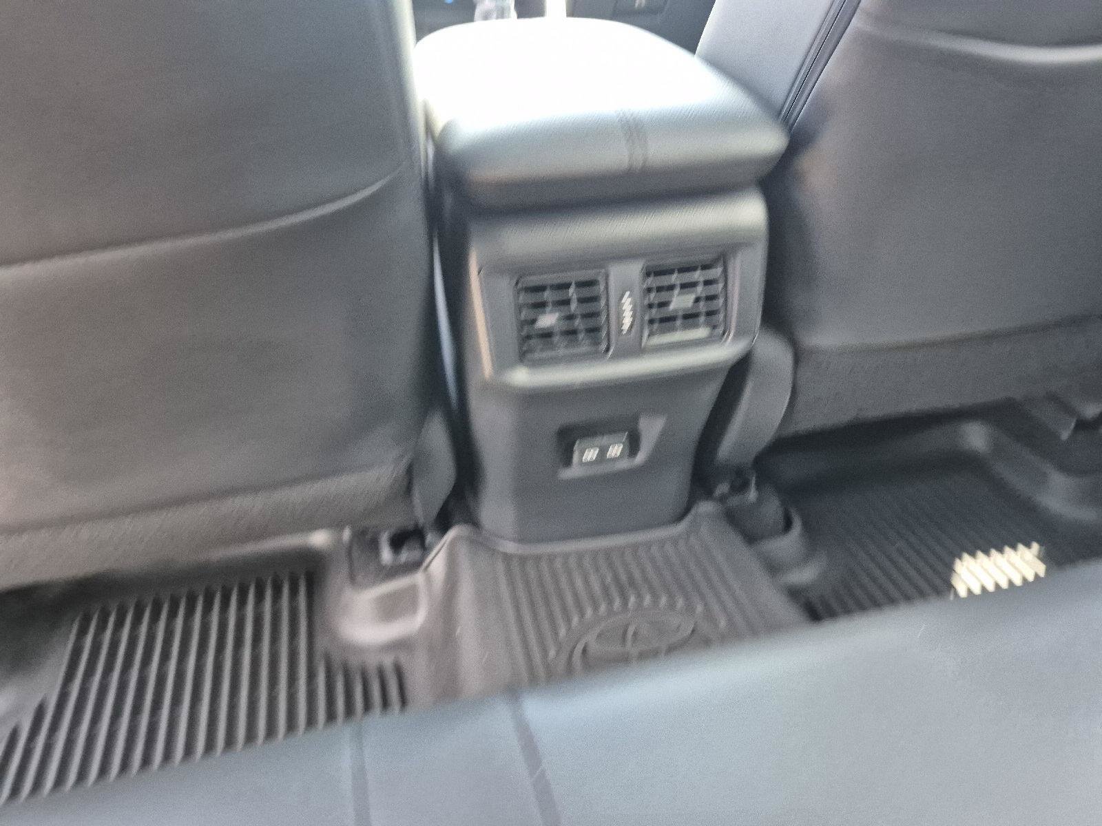Used 2025 Toyota RAV4 XSE AWD/4WD image 9