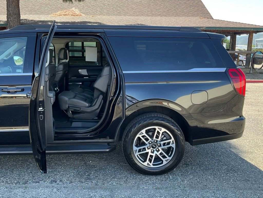 Used 2025 Ford Expedition Max Active AWD/4WD image 18