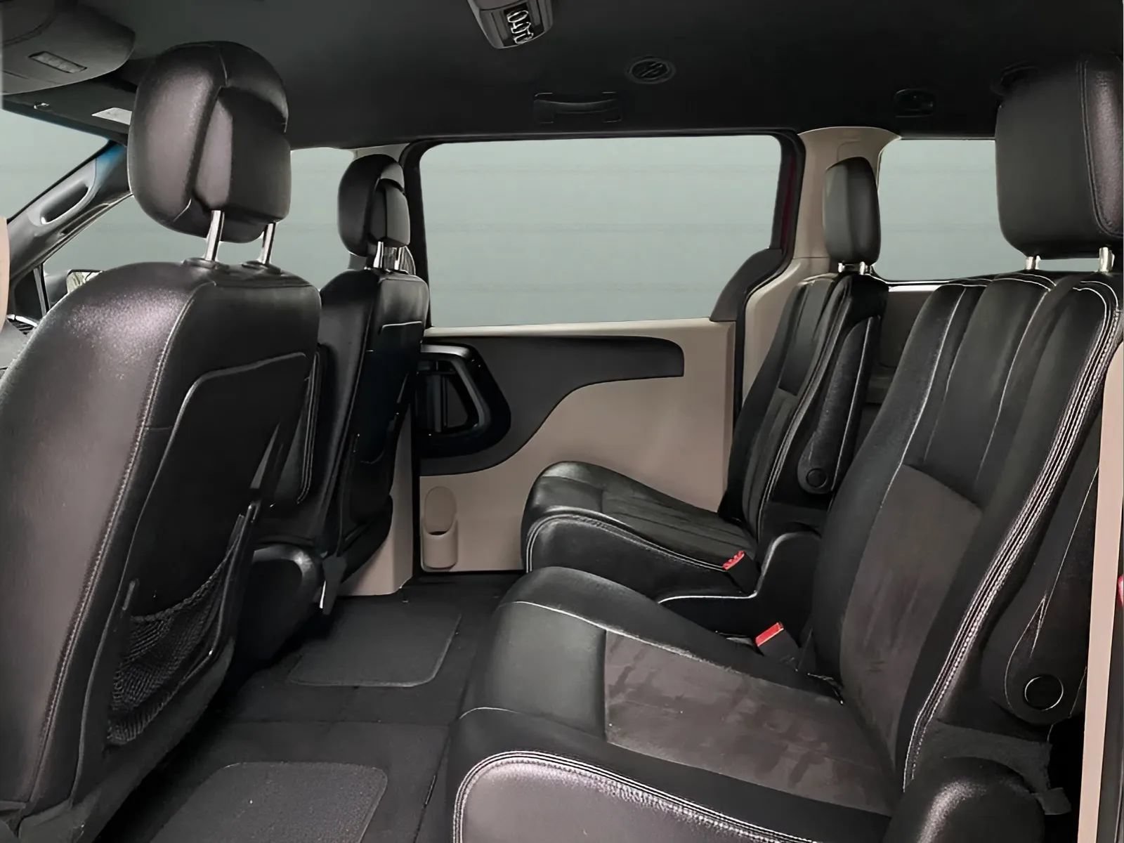 Used 2019 Dodge Grand Caravan SXT FWD image 11