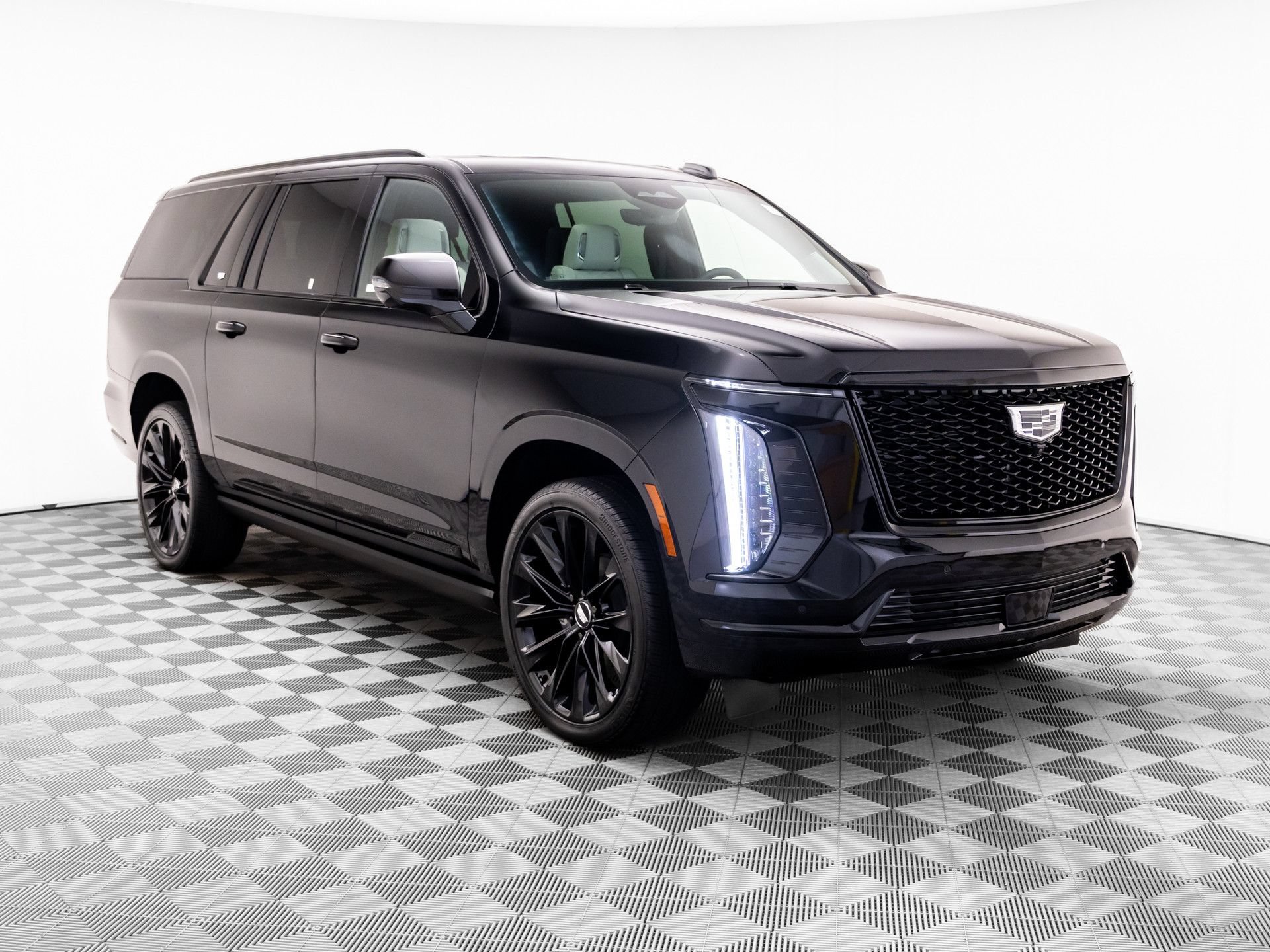 New 2026 Cadillac Escalade ESV Platinum Sport w/ LPO, ONYX Package AWD/4WD image 7