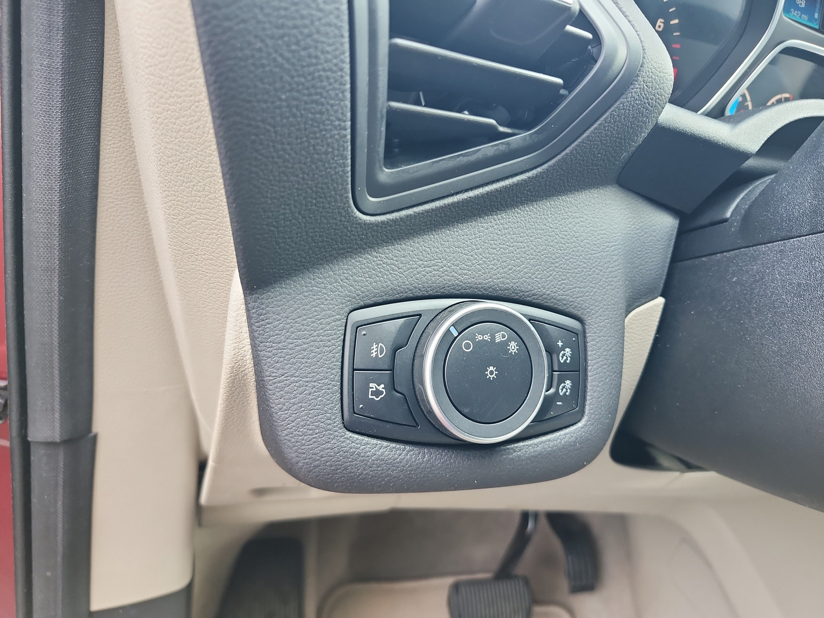 Used 2016 Ford Escape SE w/ Equipment Group 201A FWD image 13