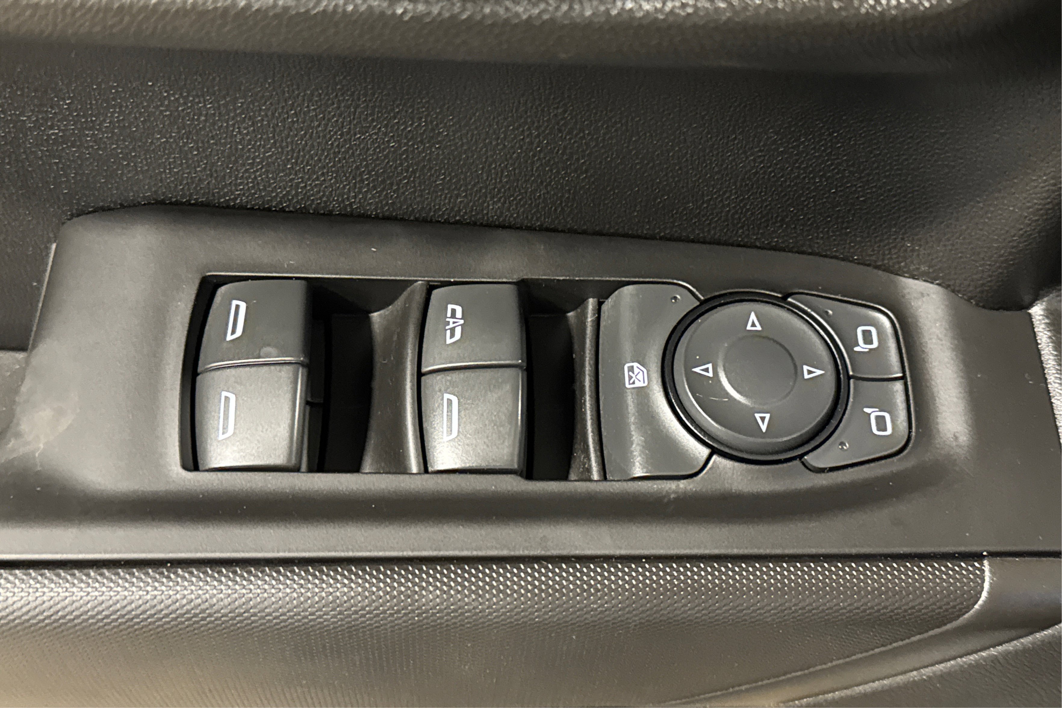 Used 2023 Chevrolet Silverado 1500 Custom image 16