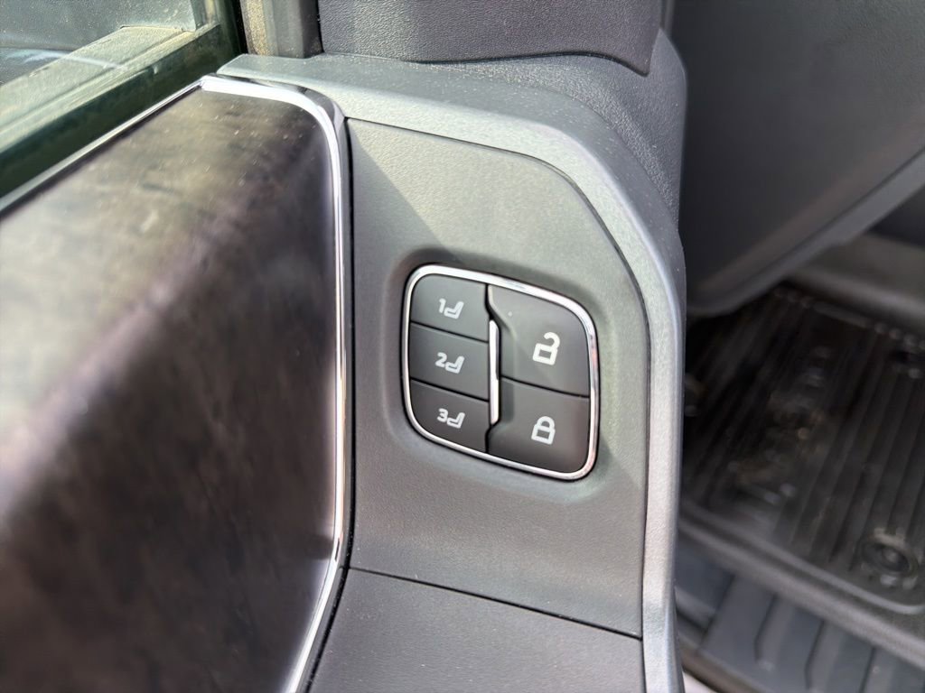 Used 2023 Ford F350 Lariat w/ FX4 Off-Road Package AWD/4WD image 27