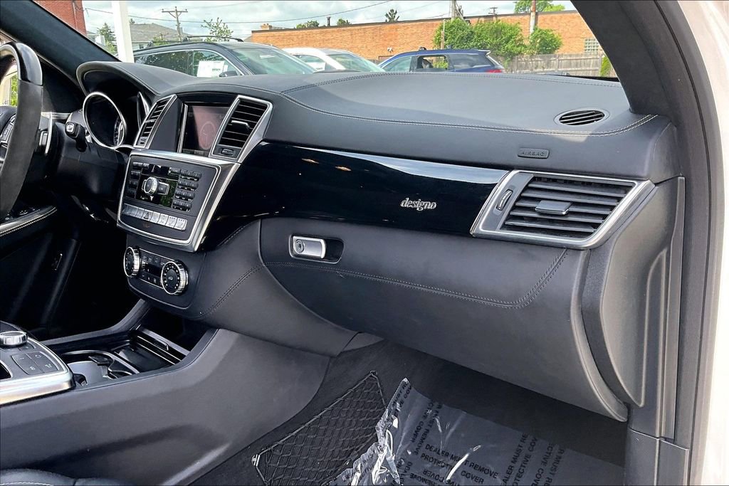 Used 2014 Mercedes-Benz ML 63 AMG 4MATIC image 25