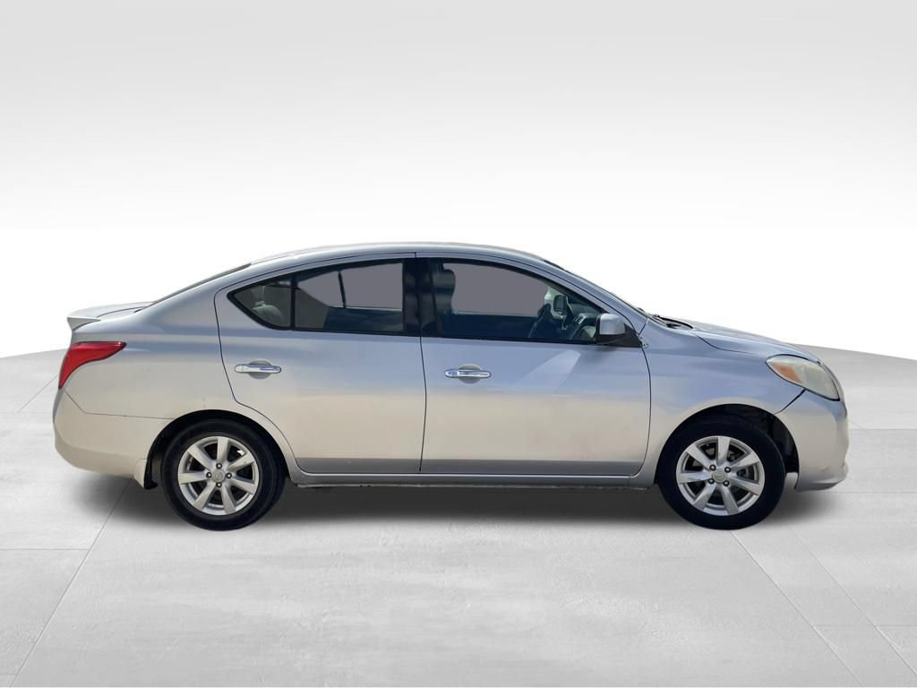 Used 2014 Nissan Versa SV w/ Convenience Package FWD image 4
