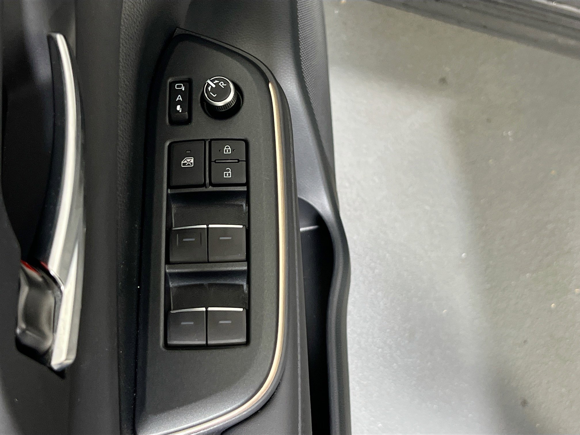 Used 2023 Toyota Crown Platinum image 17