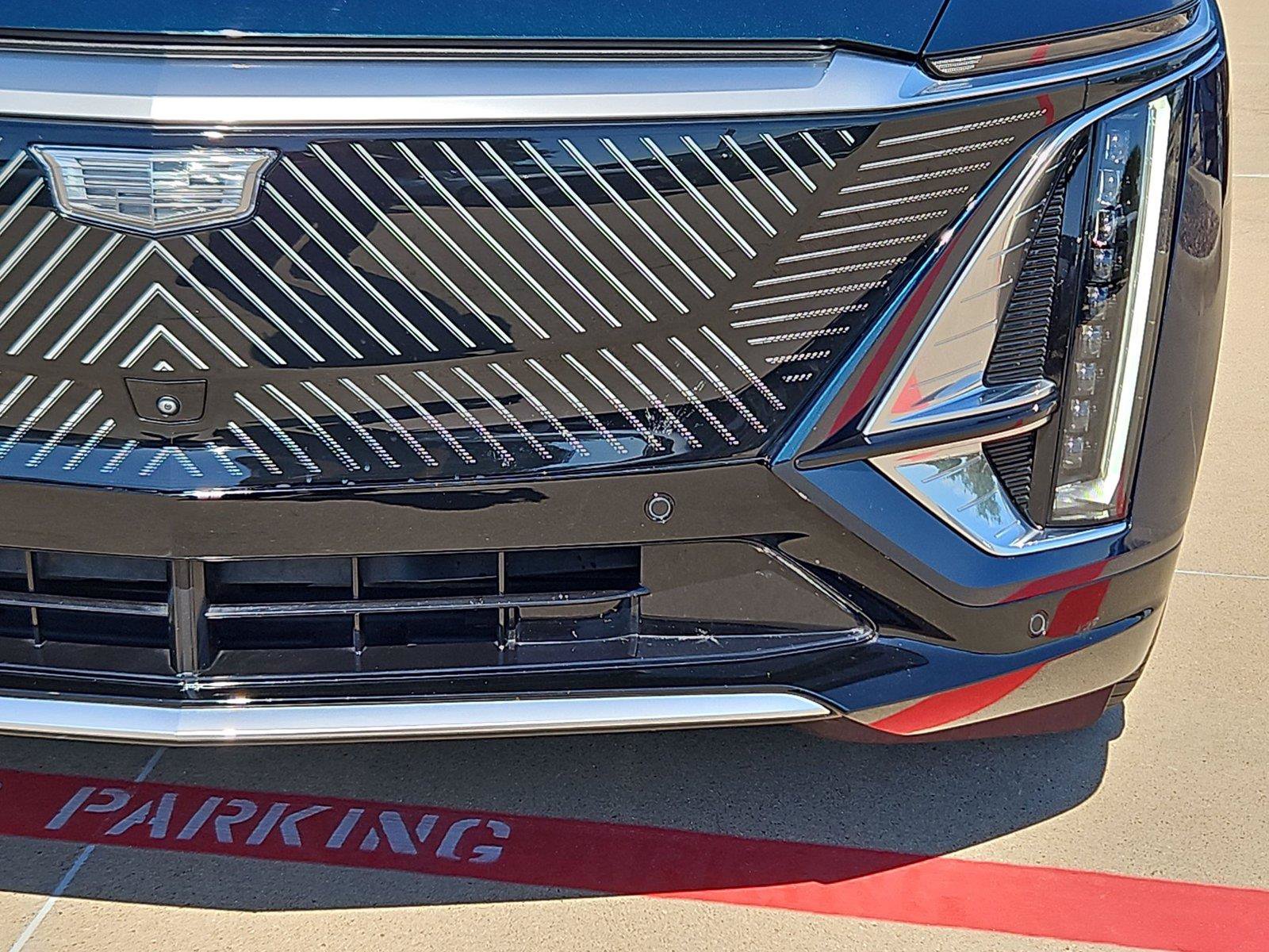 Certified 2025 Cadillac Lyriq Luxury w/ LPO, Floor Liner Package AWD/4WD image 6