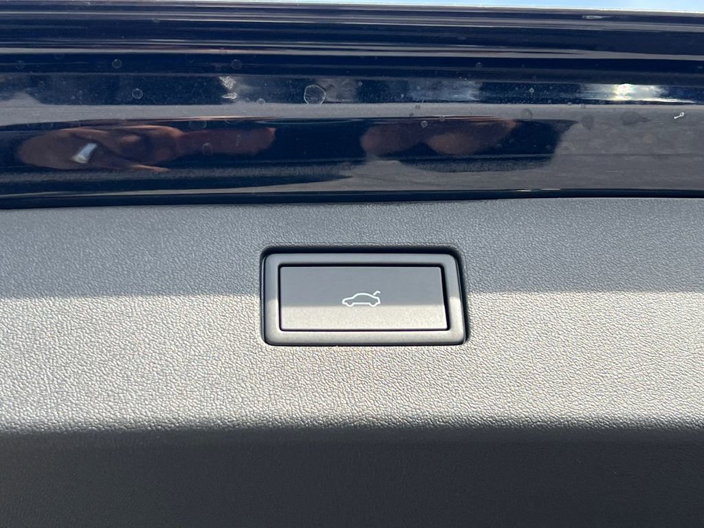 New 2026 Volkswagen Tiguan SE R-Line image 16