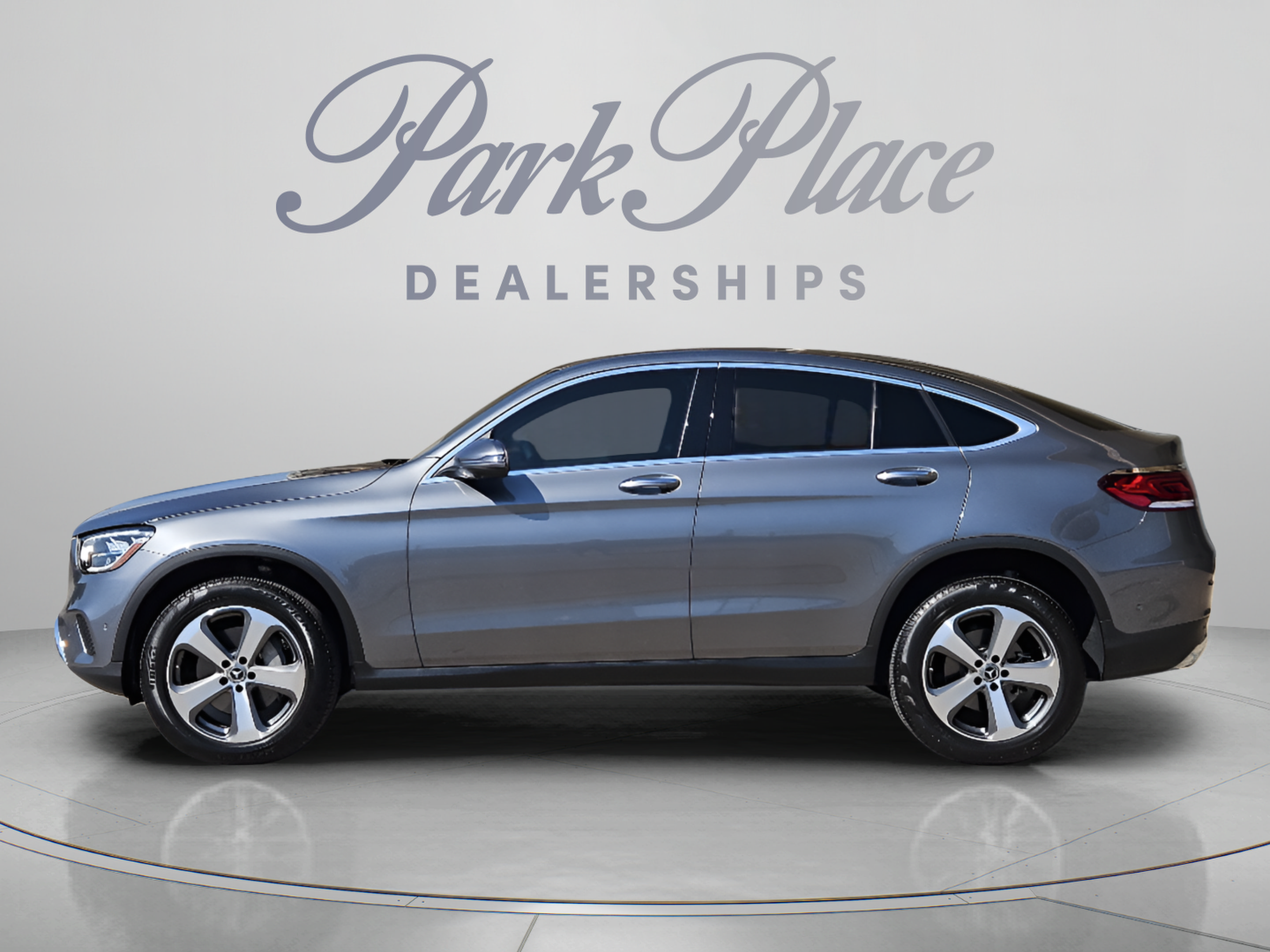 Used 2023 Mercedes-Benz GLC 300 4MATIC Coupe image 2