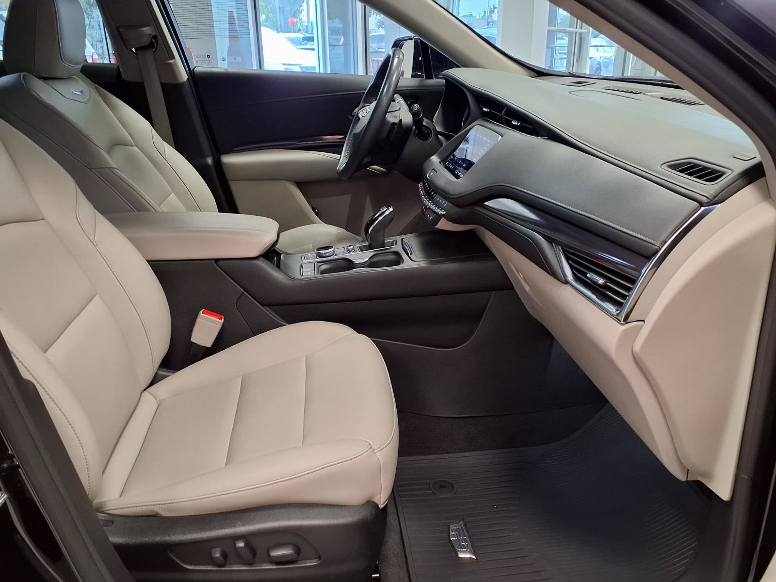Certified 2023 Cadillac XT4 Luxury w/ Cold Weather Package AWD/4WD image 10