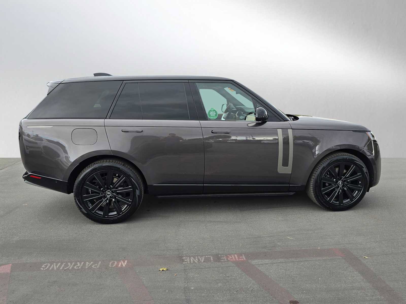 New 2025 Land Rover Range Rover SE image 2