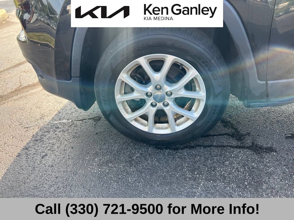 Used 2015 Jeep Cherokee Latitude w/ Cold Weather Group AWD/4WD image 16