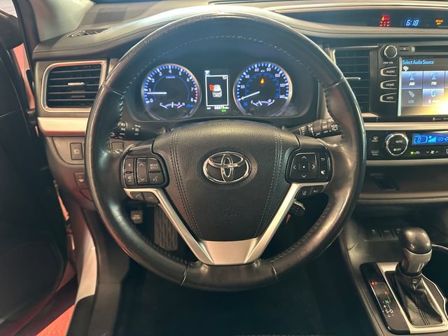 Certified 2019 Toyota Highlander Plus AWD/4WD image 4