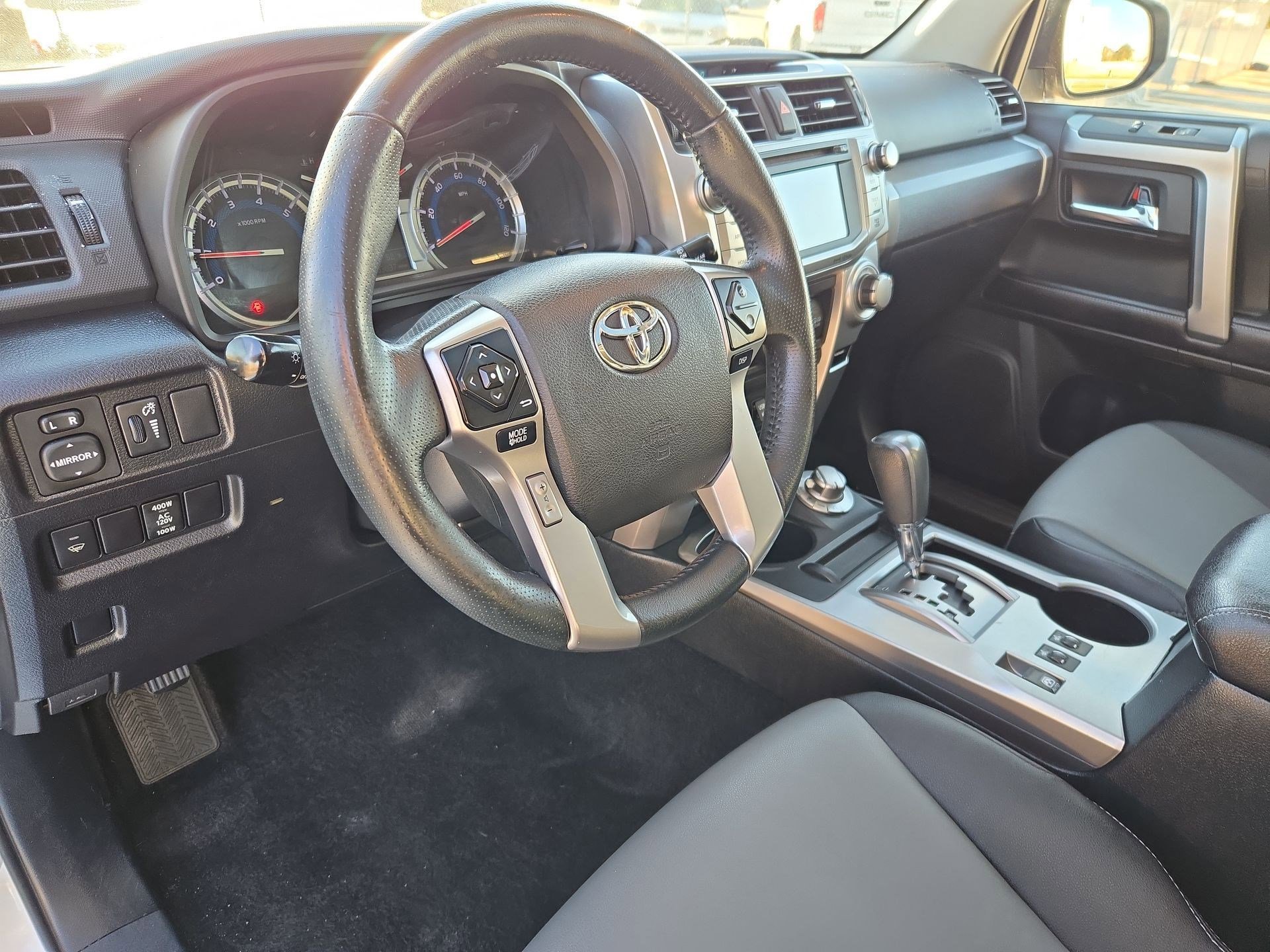 Used 2018 Toyota 4Runner SR5 Premium image 11
