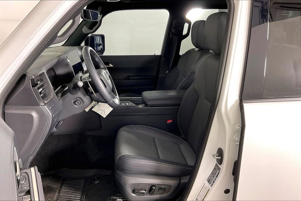 Used 2025 Lexus GX 550 w/ Accessory Package (2T) image 34