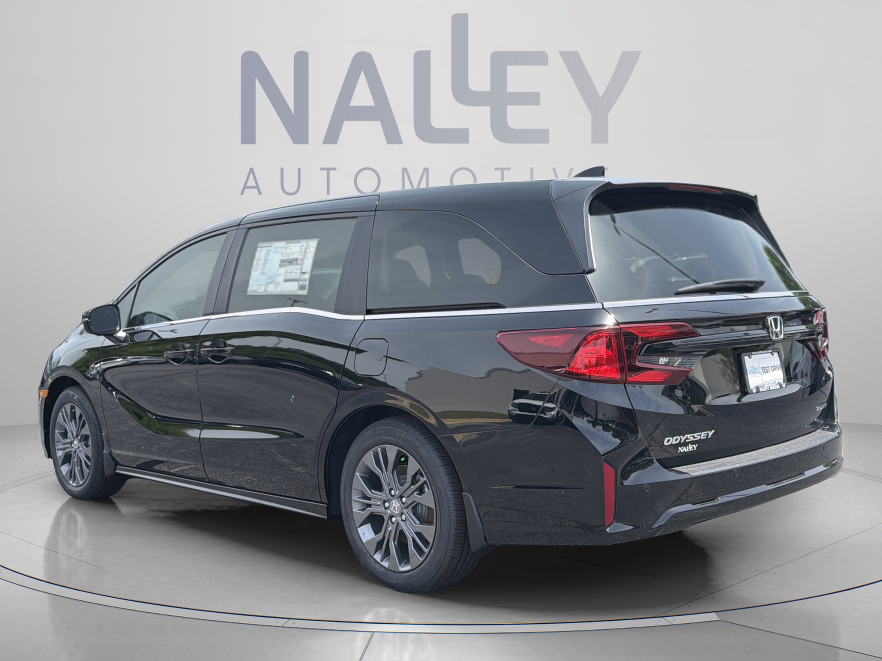 New 2026 Honda Odyssey Touring image 3
