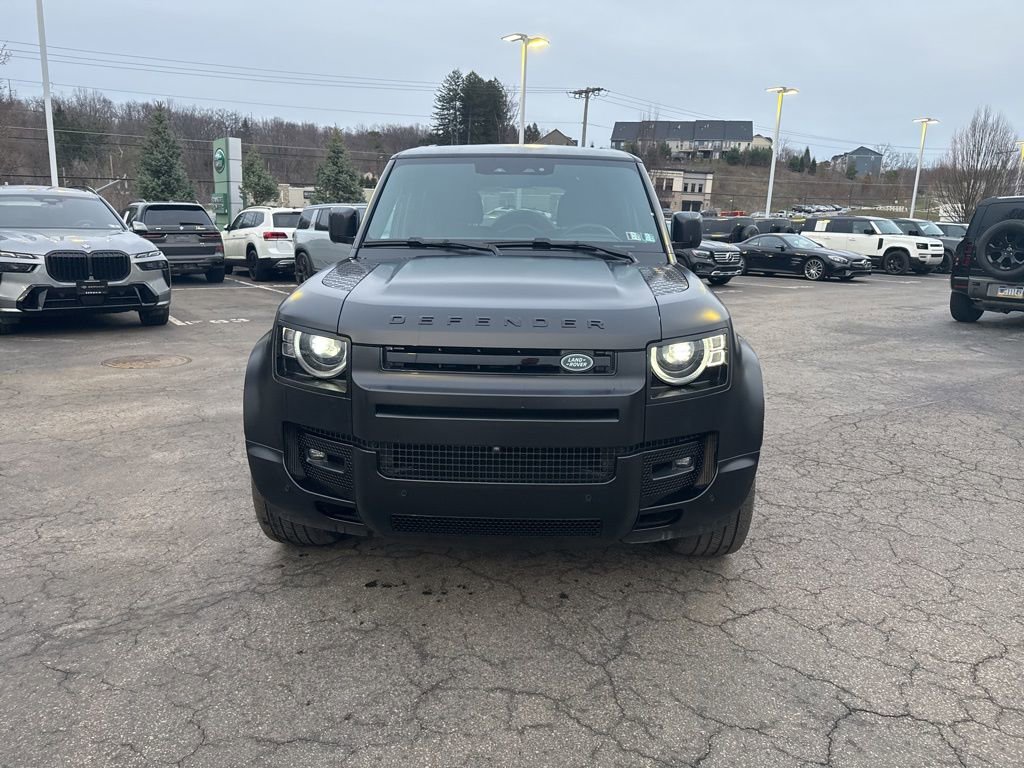 Used 2025 Land Rover Defender 130 X-Dynamic SE image 8