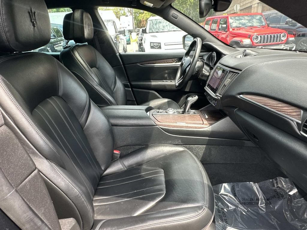 Used 2023 Maserati Levante GT AWD/4WD image 13