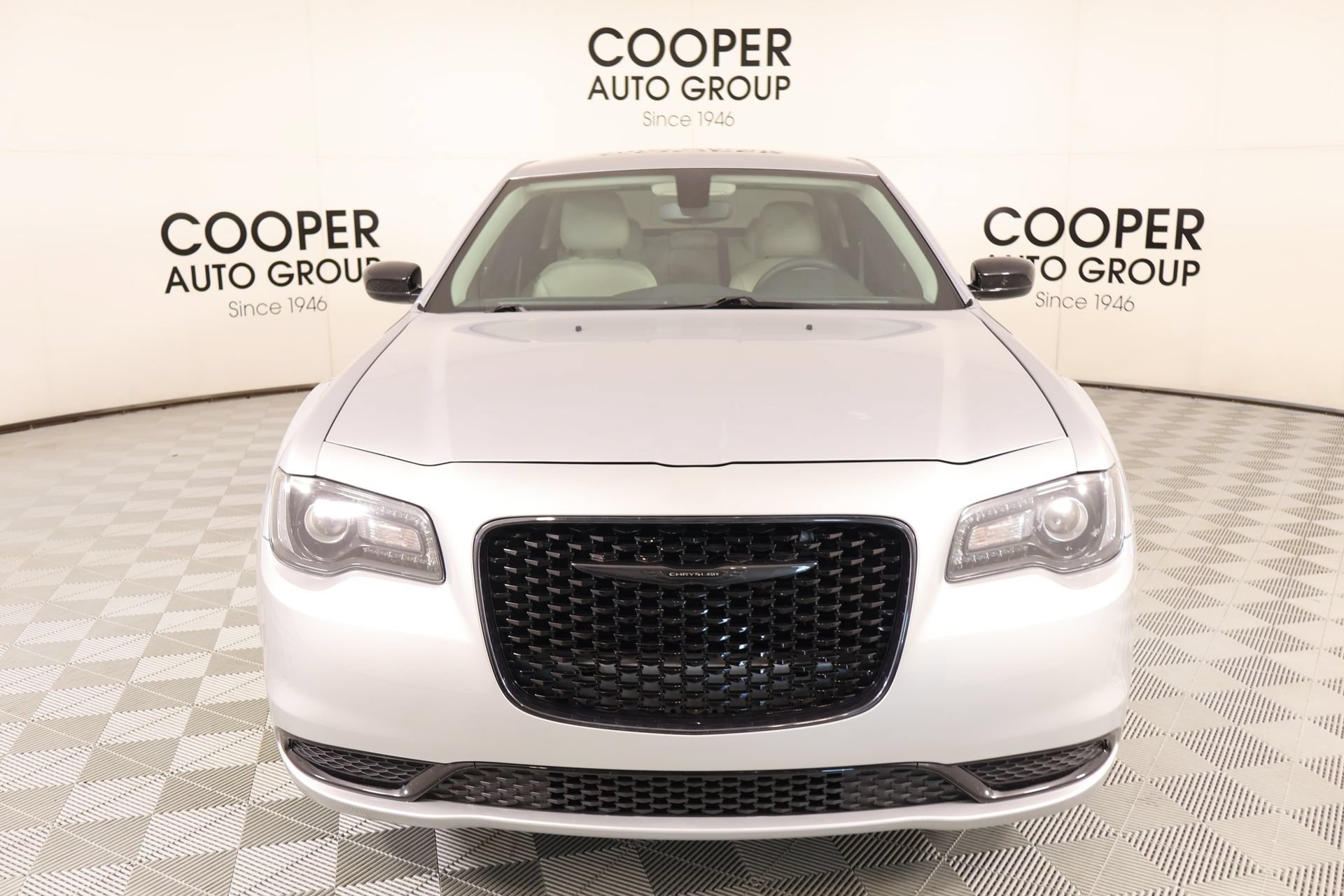 Used 2023 Chrysler 300 Touring w/ Sport Appearance Package RWD image 8