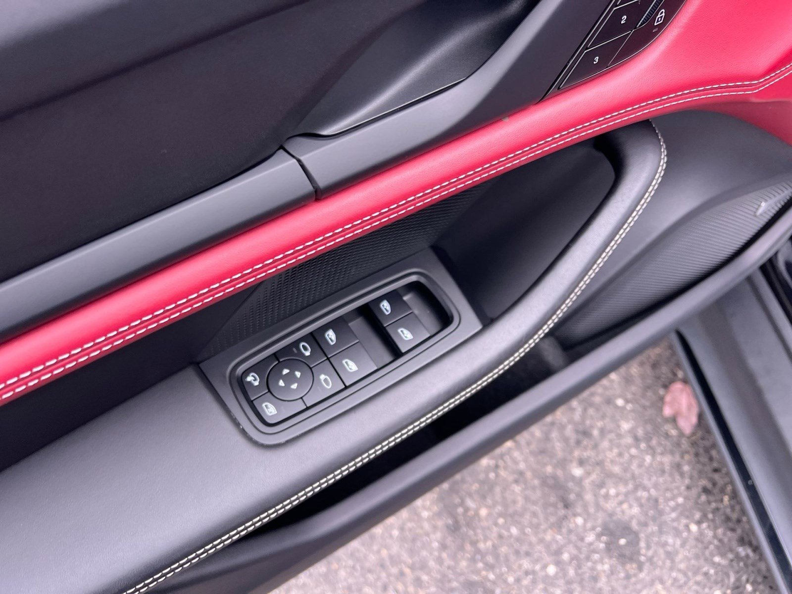 Used 2022 Porsche Taycan 4S image 15