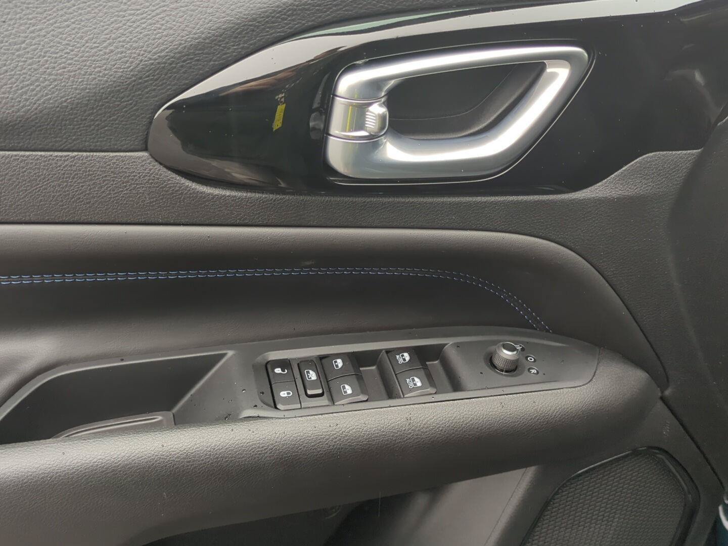 New 2026 Jeep Compass Latitude AWD/4WD image 13