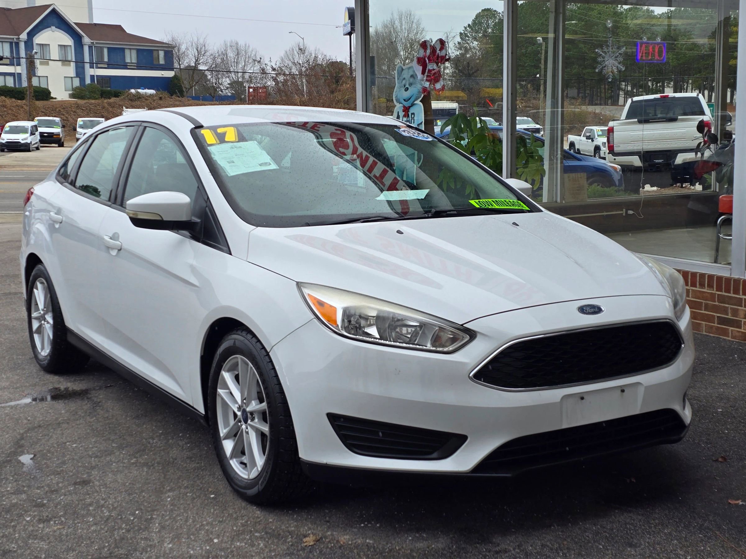 Used 2017 Ford Focus SE image 7