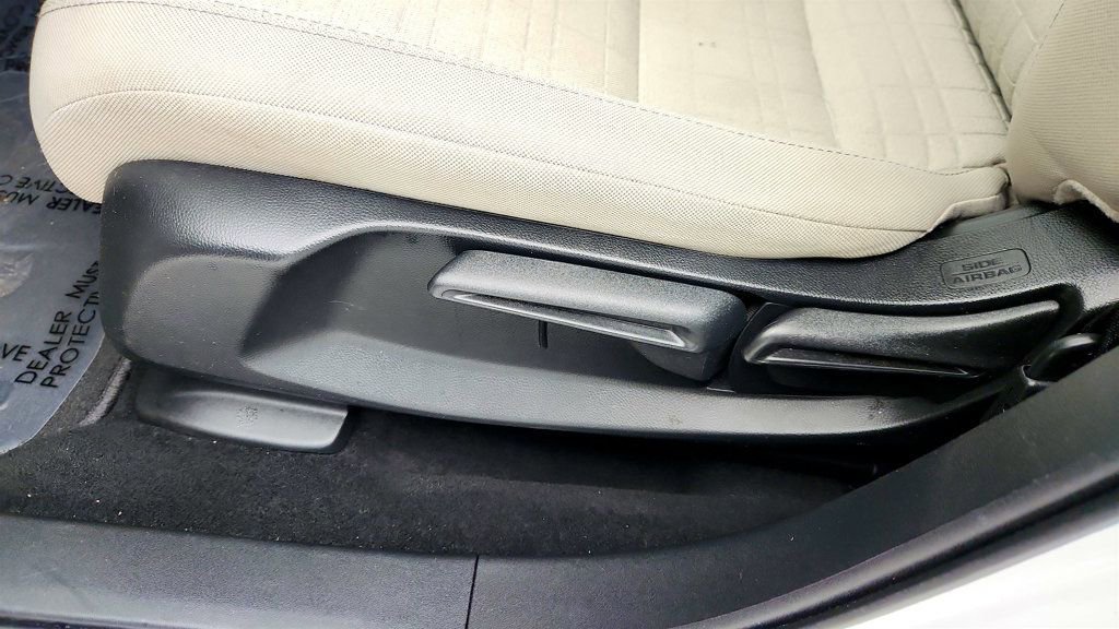 Used 2025 Honda HR-V LX image 11