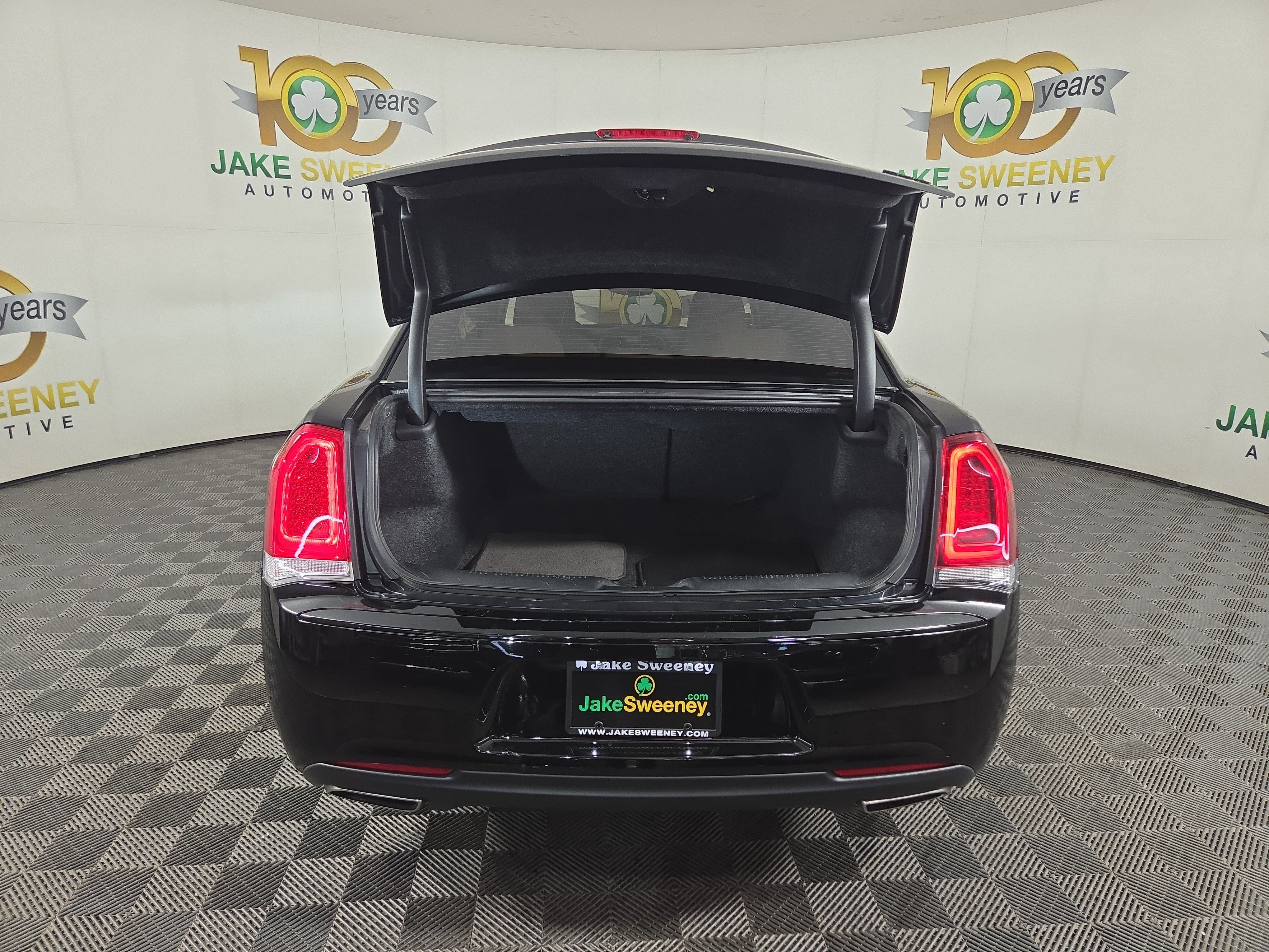 Used 2023 Chrysler 300 Touring w/ Sport Appearance Package RWD image 32