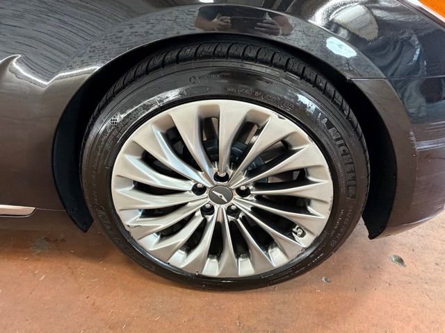 Used 2018 Genesis G90 5.0 Ultimate RWD image 8