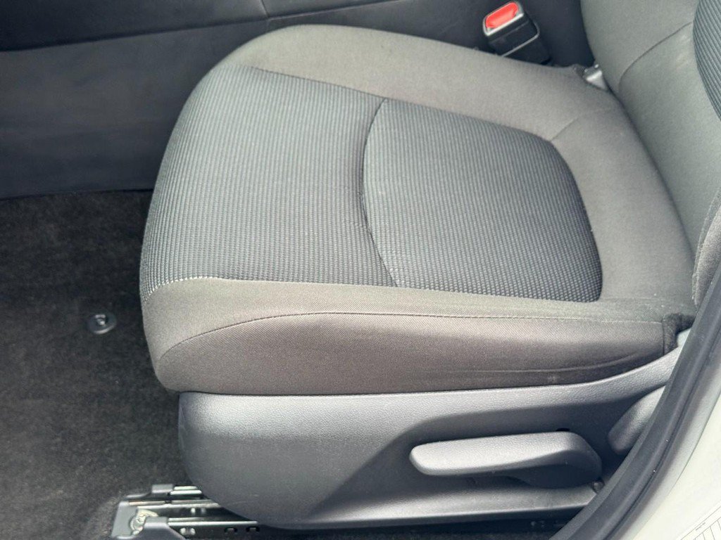 Used 2025 Toyota RAV4 LE AWD/4WD image 22