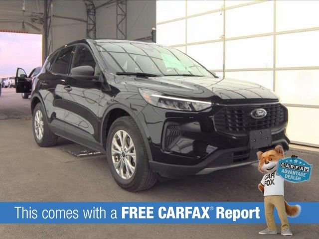 Used 2025 Ford Escape Active AWD/4WD image 2