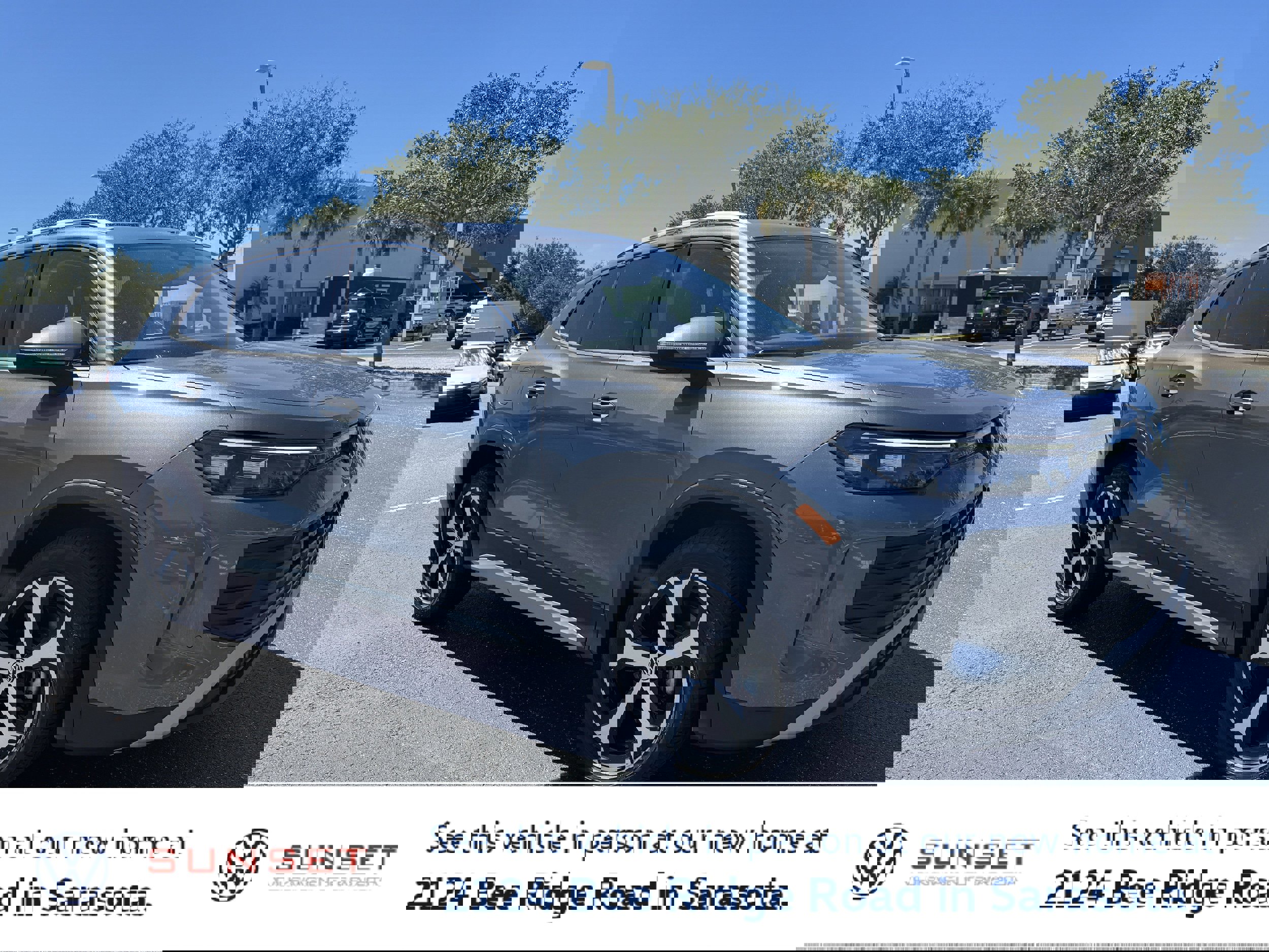 New 2025 Volkswagen Tiguan SE image 1