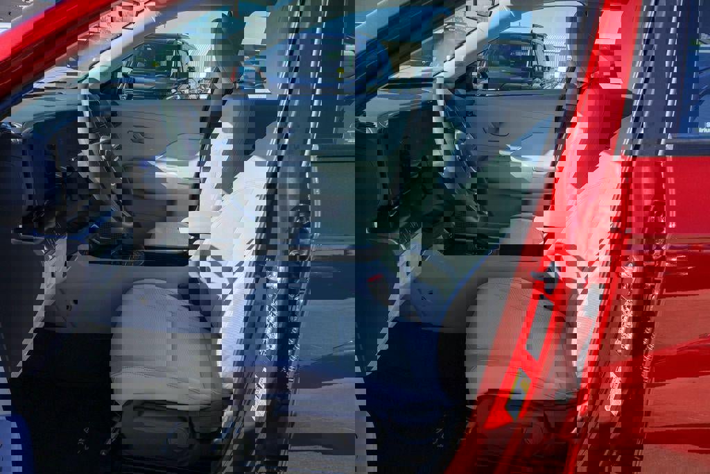 New 2026 Hyundai Kona SE image 7