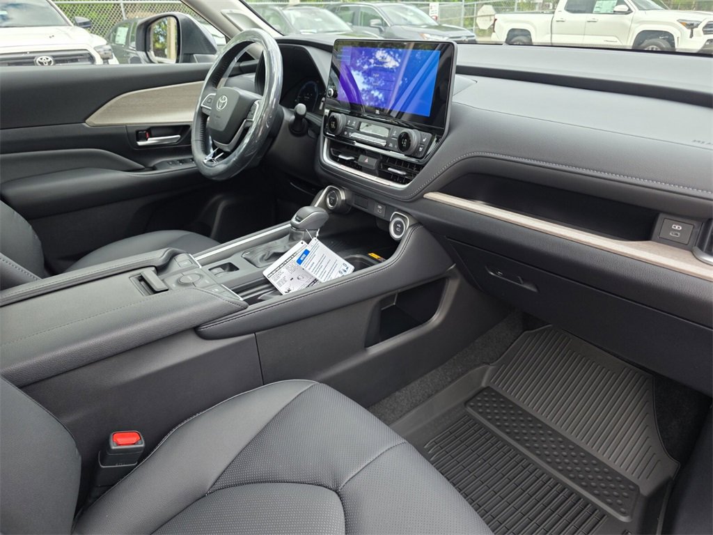 New 2026 Toyota Grand Highlander Limited image 13