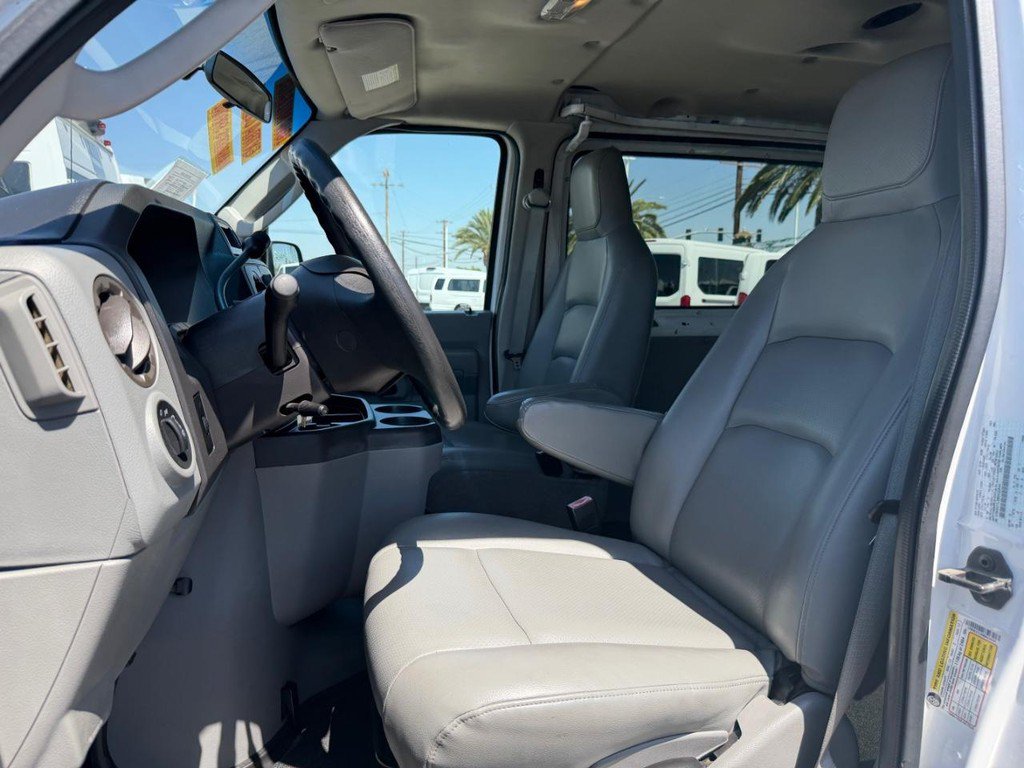 Used 2009 Ford E-350 and Econoline 350 Extended Wagon Super Duty RWD image 18