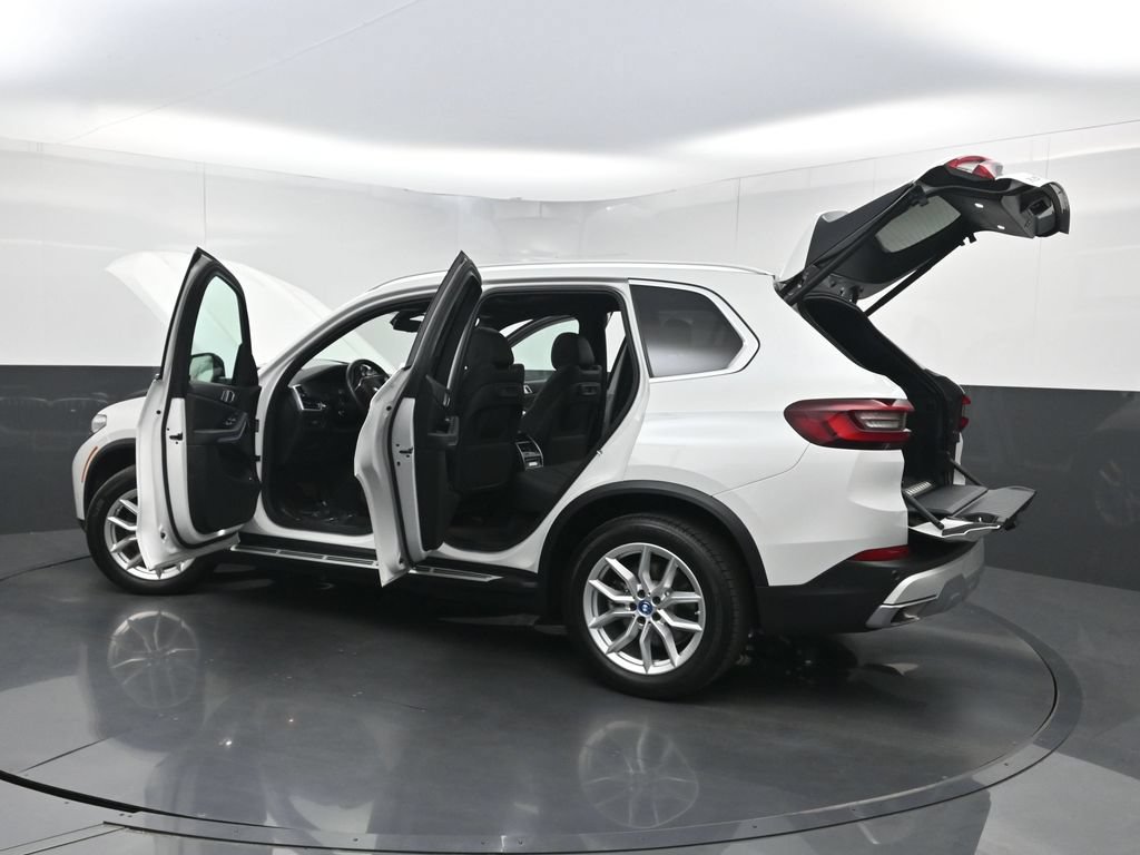 Used 2022 BMW X5 xDrive45e w/ Climate Comfort Package AWD/4WD image 39