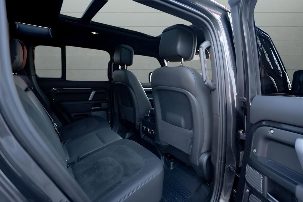 Used 2023 Land Rover Defender 110 V8 image 33